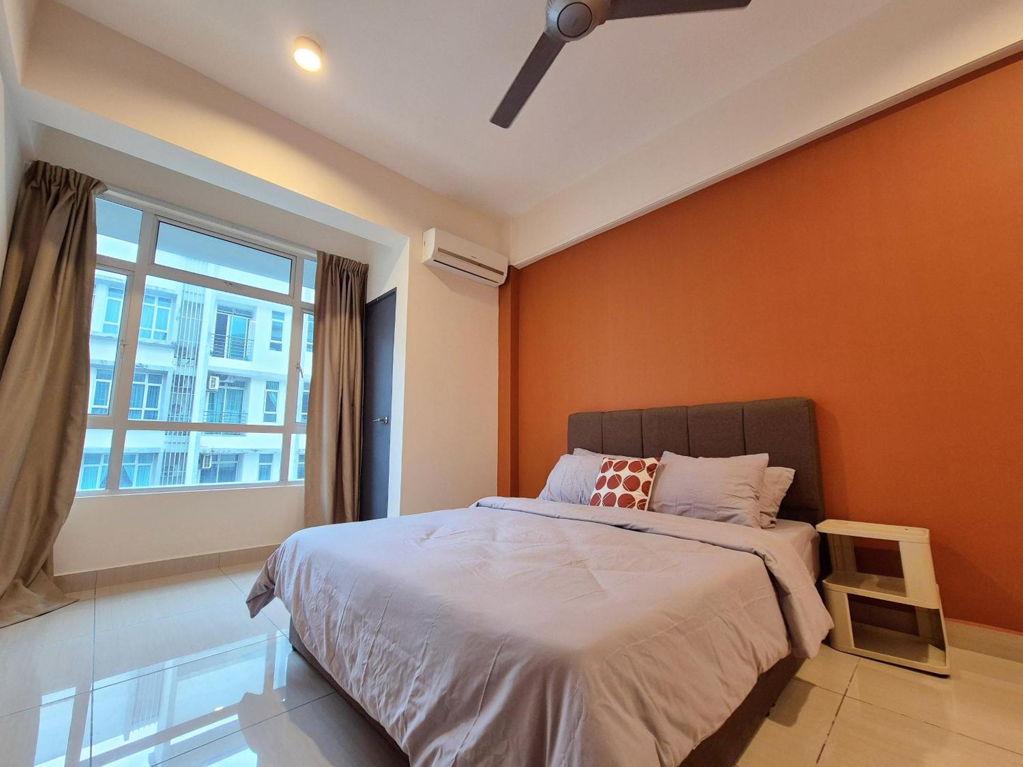 Walking Distance To Mount Austin - 6 Pax Newly Renovated Johor Bahru