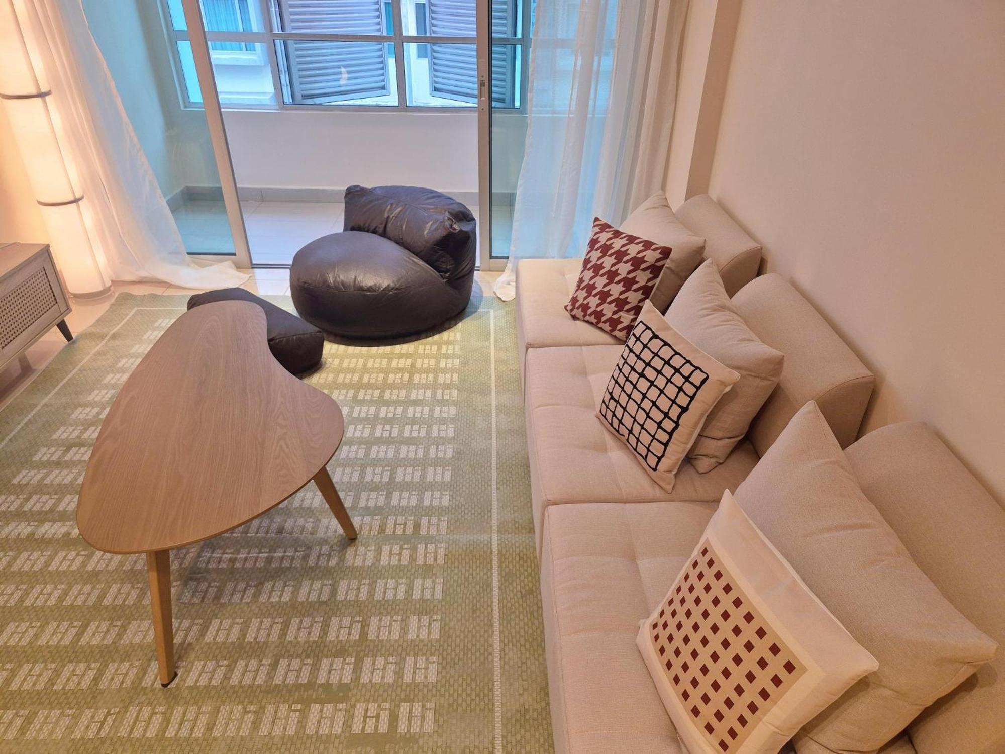 Walking Distance To Mount Austin - 6 Pax Newly Renovated * Johor Bahru