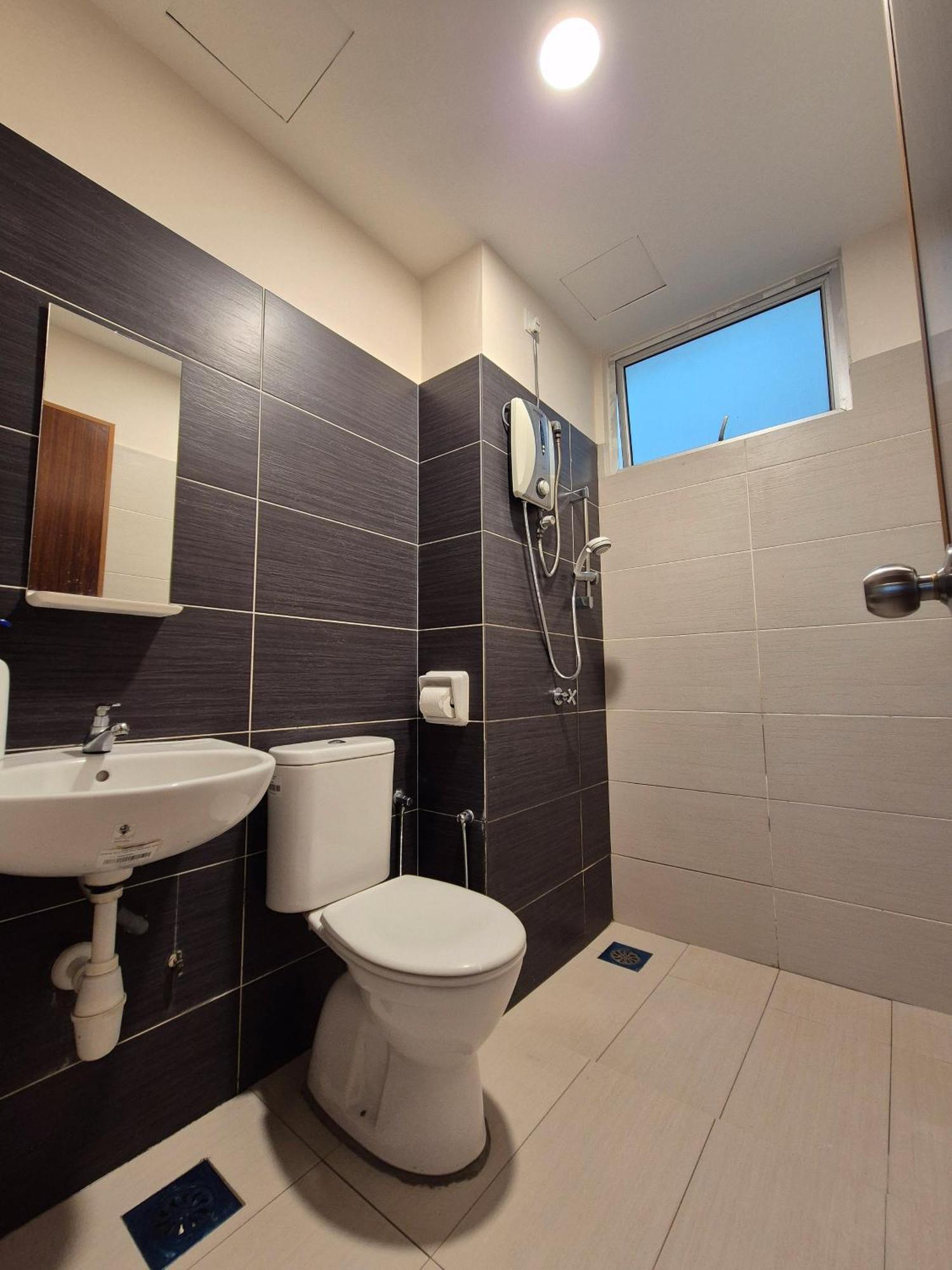 Pangsapuri Walking Distance To Mount Austin - 6 Pax Newly Renovated