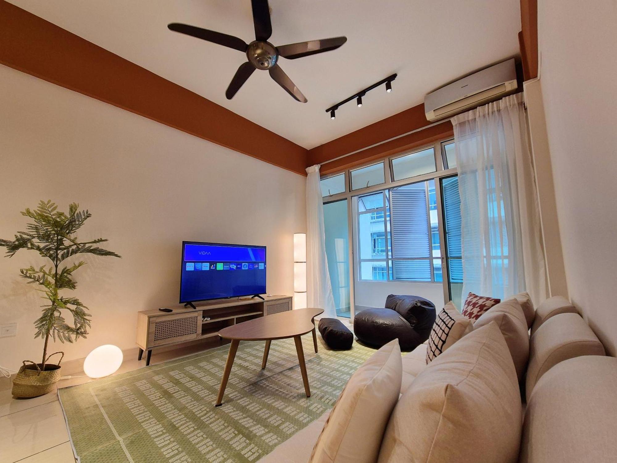 Walking Distance To Mount Austin - 6 Pax Newly Renovated Pangsapuri Johor Bahru