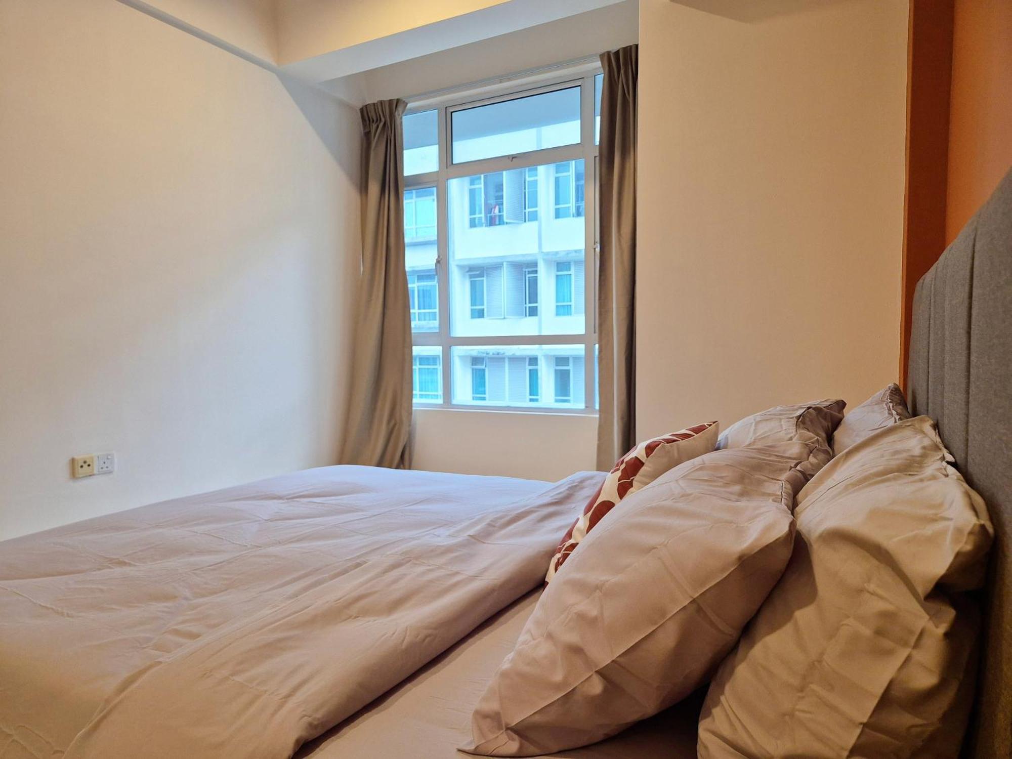 Pangsapuri Walking Distance To Mount Austin - 6 Pax Newly Renovated *