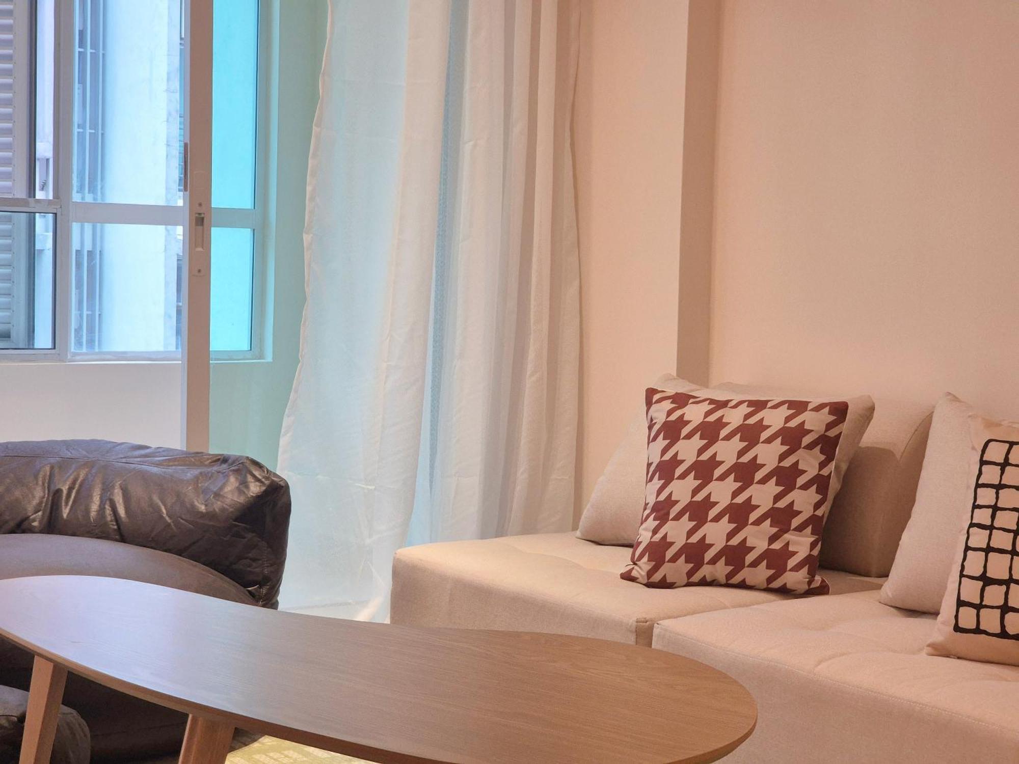Walking Distance To Mount Austin - 6 Pax Newly Renovated Pangsapuri Johor Bahru