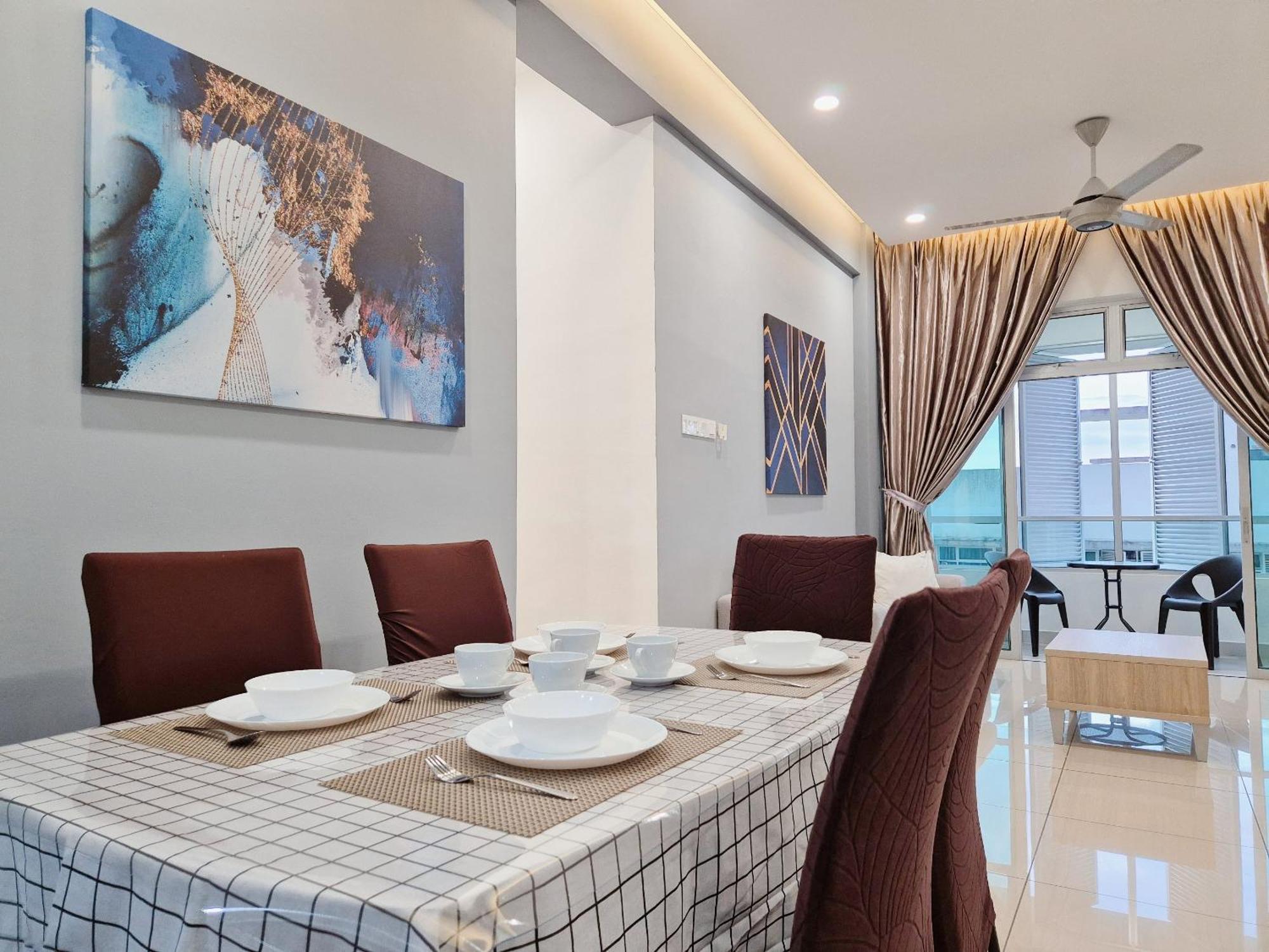 Walking Distance To Mount Austin - 6 Pax Newly Renovated Johor Bahru