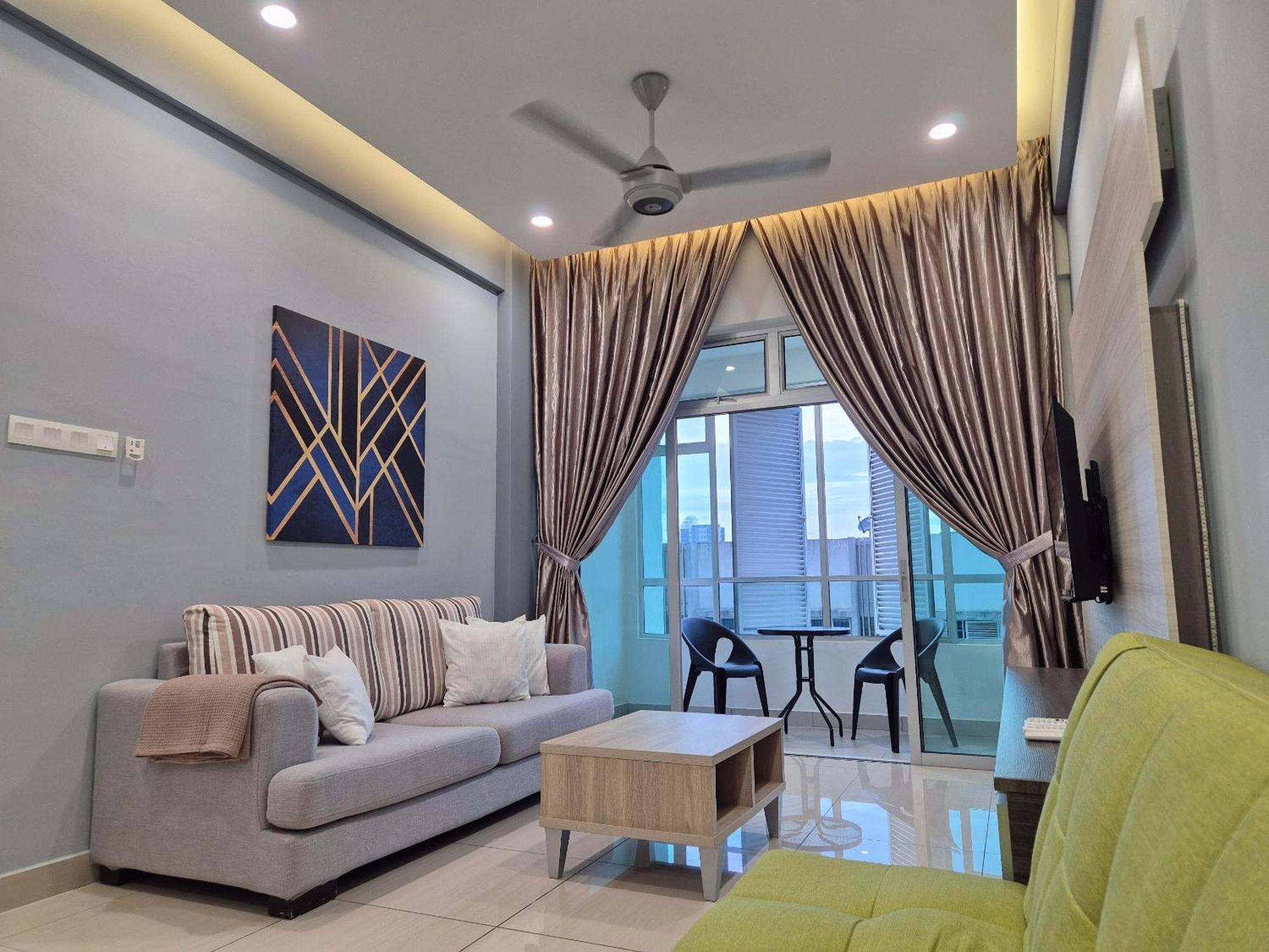 Pangsapuri Walking Distance To Mount Austin - 6 Pax Newly Renovated