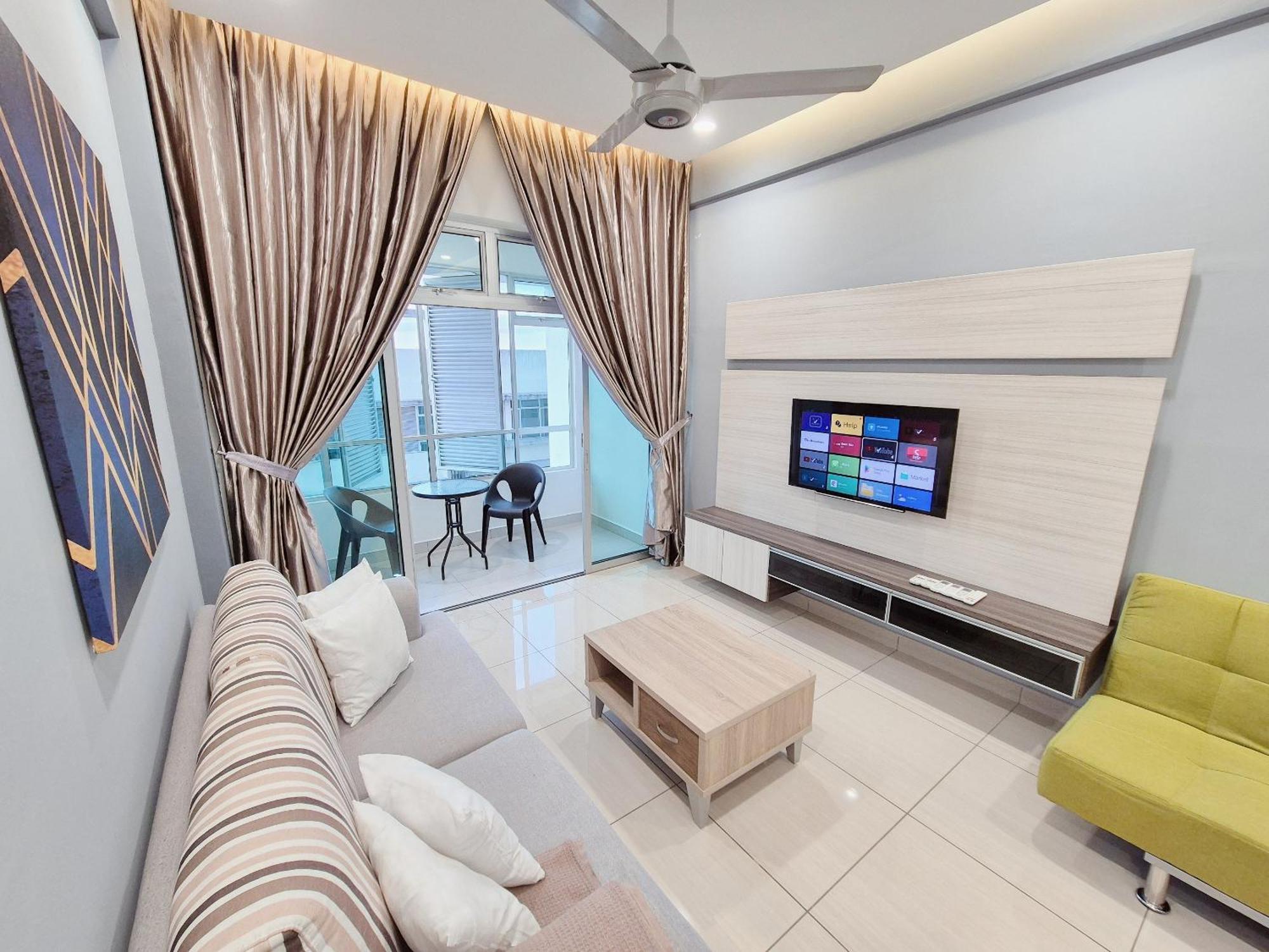 Pangsapuri Walking Distance To Mount Austin - 6 Pax Newly Renovated *