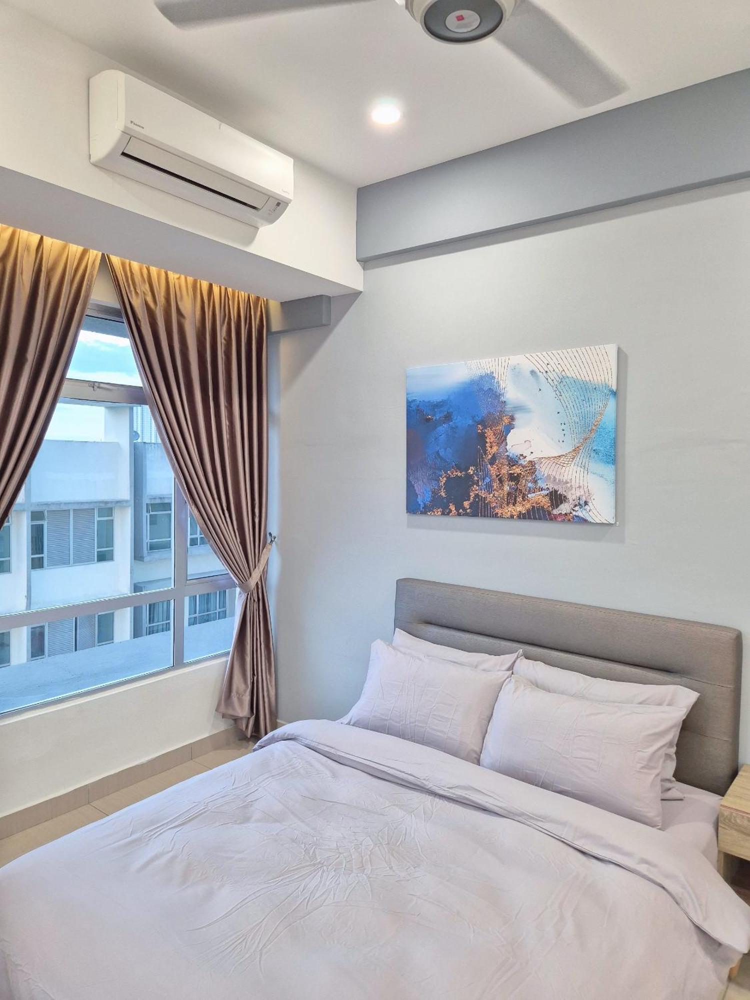 Walking Distance To Mount Austin - 6 Pax Newly Renovated Pangsapuri *