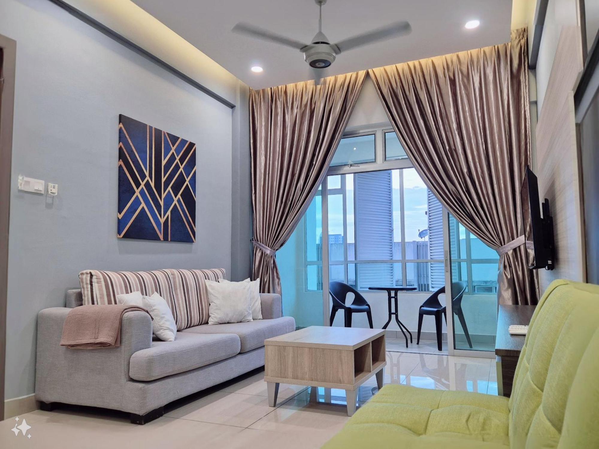 Walking Distance To Mount Austin - 6 Pax Newly Renovated Pangsapuri *